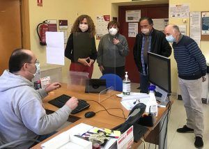 El Gobierno regional se interesa por el funcionamiento del servicio de video interpretación en lengua de signos en la OIR de Molina