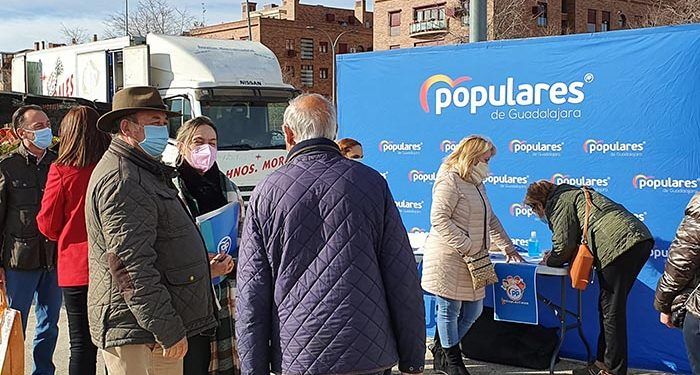 El PP de Azuqueca se moviliza contra la reforma educativa que pretende acabar con la enseñanza concertada, la educación especial y el castellano