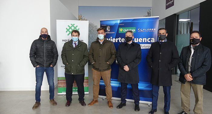 El presidente de CEOE-Cepyme Cuenca da la bienvenida a invierte en cuenca al grupo Agróptimum 1 El presidente de CEOE-Cepyme Cuenca da la bienvenida a invierte en cuenca al grupo Agróptimum