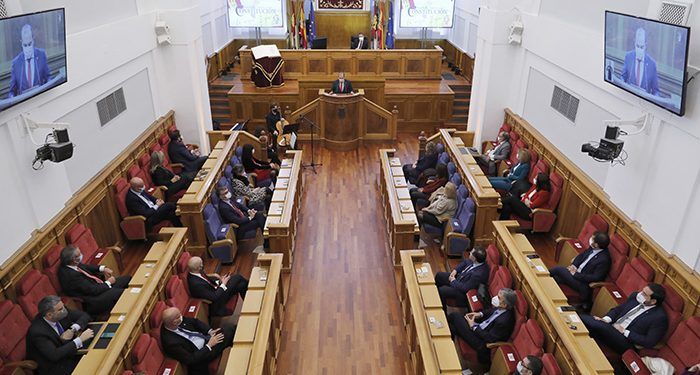 El presidente de las Cortes regionales pide que “no discutamos sobre lo esencial, lo que somos y lo que nos une” 1 El presidente de las Cortes regionales pide que “no discutamos sobre lo esencial, lo que somos y lo que nos une”