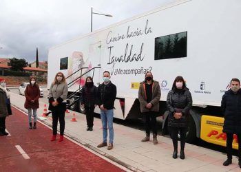 El tráiler/aula de AJE y el Instituto de la Mujer hace parada en Cabanillas en su «Camino hacia la Igualdad»