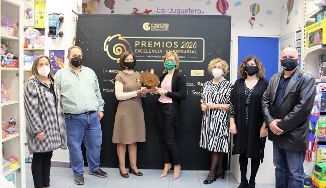 Eurocaja Rural entrega el galardón 'Establecimiento Comercial' con motivo de los 'Premios Excelencia Empresarial 2020' de CEOE-CEPYME Guadalajara 1 Eurocaja Rural entrega el galardón 'Establecimiento Comercial' con motivo de los 'Premios Excelencia Empresarial 2020' de CEOE-CEPYME Guadalajara