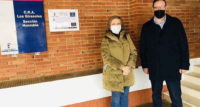 Honrubia reclama a la Junta los 196.000 euros que adelantó en marzo para pagar obras en el colegio y la vivienda tutelada