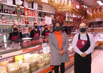 La Asociación de Comercio de Cuenca distribuye 300 mascarillas entre sus establecimientos llamando a comprar en Cuenca