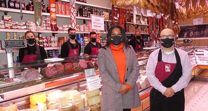 La Asociación de Comercio de Cuenca distribuye 300 mascarillas entre sus establecimientos llamando a comprar en Cuenca