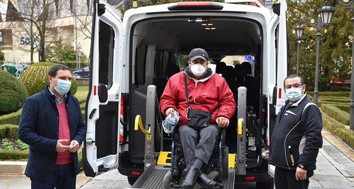 La Diputación de Cuenca colabora con 4.000 euros para que ASPAYM pueda mejorar sus servicios con una nueva furgoneta adaptada