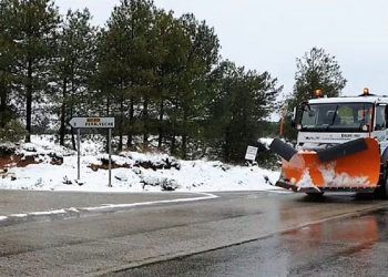 La Diputación de Cuenca moviliza 7 camiones quitanieves y 4 máquinas para actuar en la red de carreteras provinciales
