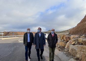 La Diputación de Guadalajara construye una glorieta en Chiloeches para regular el tráfico de la GU-203