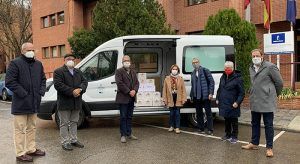 La Junta entrega más de 200 kilos de miel de las colmenas del Centro de Investigación Apícola a Cáritas y Cruz Roja