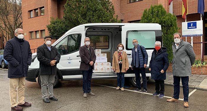 La Junta entrega más de 200 kilos de miel de las colmenas del Centro de Investigación Apícola a Cáritas y Cruz Roja