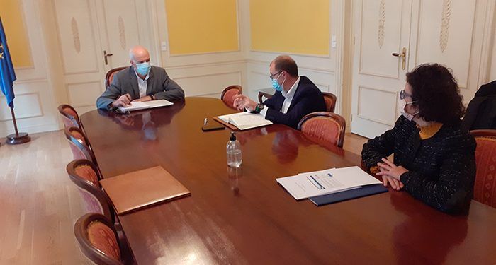 La patronal conquense presenta a la Subdelegación del Gobierno el proyecto para acoger Europa Direct 1 La patronal conquense presenta a la Subdelegación del Gobierno el proyecto para acoger Europa Direct