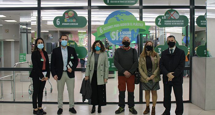 La presidenta de CEOE-Cepyme Guadalajara se interesa por la estrategia 6.25 de Mercadona para la reducción del plástico