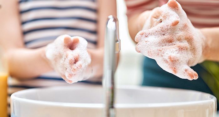 Los centros educativos de la región reciben una guía con recomendaciones para minimizar la transmisión del COVID-19 en Navidad