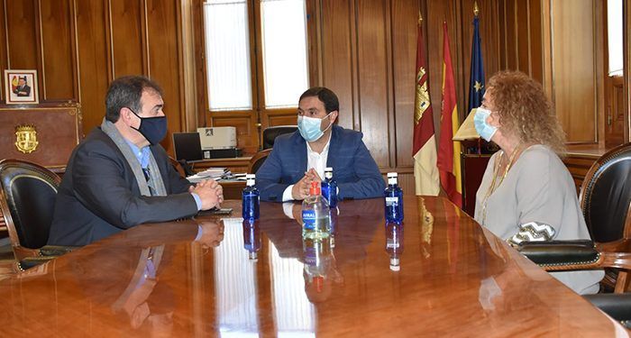 Martínez Chana y el grupo Cuenca Nos Une ven en el Parque Científico-Tecnológico “una gran oportunidad para la capital” 1 Martínez Chana y el grupo Cuenca Nos Une ven en el Parque Científico-Tecnológico “una gran oportunidad para la capital”