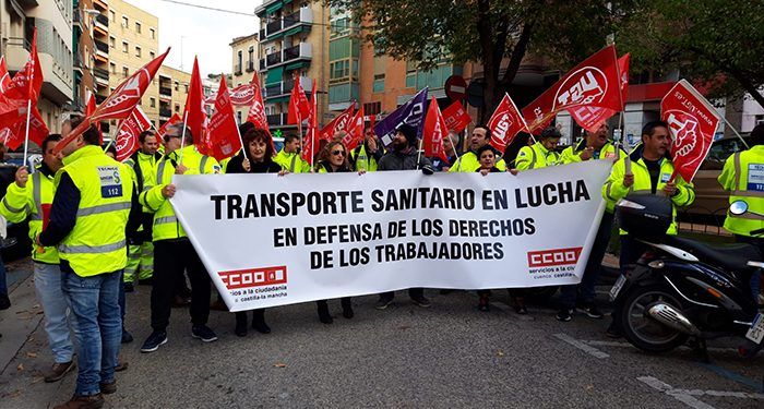 Nueva concentración frente a la delegación de la Junta de Comunidades del personal de “Ambulancias Cuenca UTE” 1 Nueva concentración frente a la delegación de la Junta de Comunidades del personal de “Ambulancias Cuenca UTE”