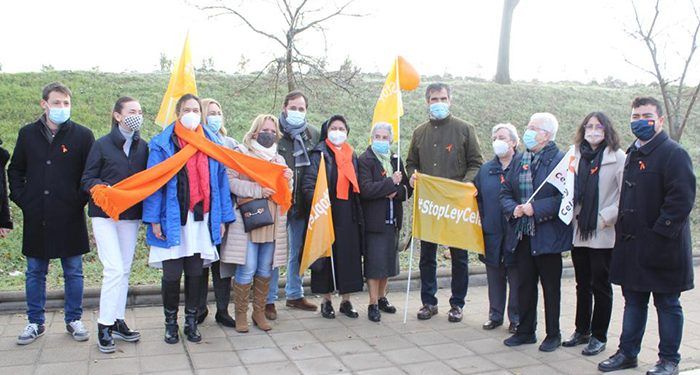 Numerosos cargos del PP-CLM muestran su rechazo en la calle contra una ley sectaria que atenta contra la libertad educativa