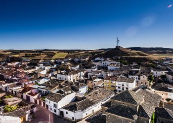 Los vecinos de Olmeda del Rey están aislados sin teléfono desde el pasado 23 de diciembre y ni siquiera pueden llamar al 112 Los vecinos de Olmeda del Rey están aislados sin teléfono desde el pasado 23 de diciembre y ni siquiera pueden llamar al 112