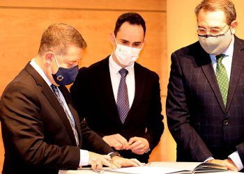 Page y Salinas firman un acuerdo que retoma el proyecto de un nuevo Centro de Salud para Cabanillas 2 Page y Salinas firman un acuerdo que retoma el proyecto de un nuevo Centro de Salud para Cabanillas