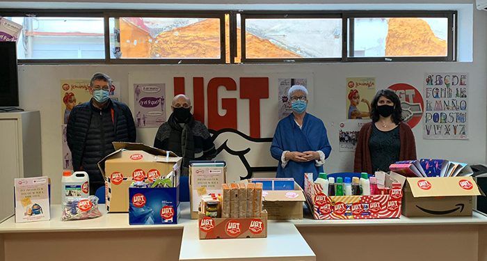UGT dona material escolar y productos de primera necesidad a Cruz Roja en Guadalajara para ayudar a personas vulnerables