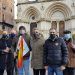 Un centenar de conquenses secundan a VOX y se reúnen frente al Ayuntamiento de Cuenca