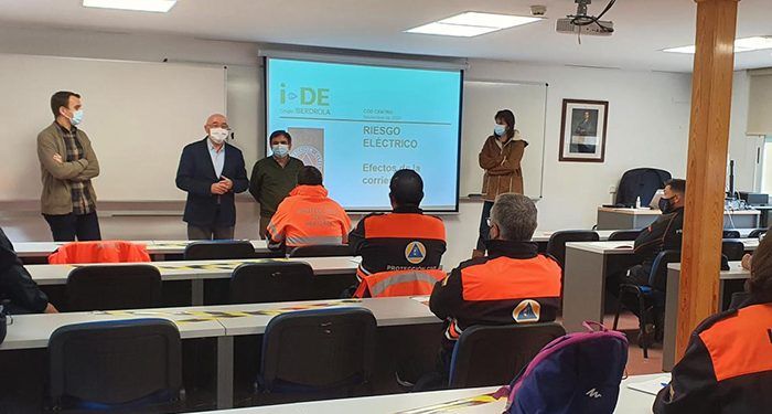 Una veintena de voluntarios de Protección Civil de Castilla-La Mancha recibe formación sobre el riesgo eléctrico 1 Una veintena de voluntarios de Protección Civil de Castilla-La Mancha recibe formación sobre el riesgo eléctrico