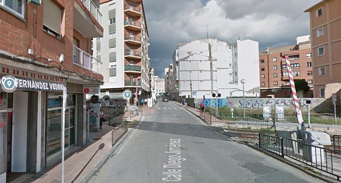 ADIF lleva a cabo la reparación de la vía del ferrocarril en la zona del paso a nivel con barrera de la calle Diego Jiménez de Cuenca