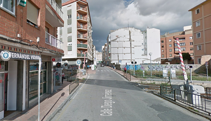 ADIF lleva a cabo la reparación la vía del ferrocarril la del paso a nivel barrera de la calle Diego Jiménez de Cuenca | Liberal de Castilla
