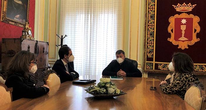 Dolz y Sánchez se comprometen a continuar colaborando para potenciar del desarrollo social, económico y académico de Cuenca 1 Dolz y Sánchez se comprometen a continuar colaborando para potenciar del desarrollo social, económico y académico de Cuenca