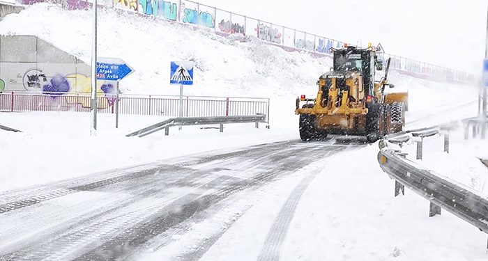 El 77 por ciento de la Red Regional de Carreteras está afectada por la nieve y el hielo que está dejando la borrasca ‘Filomena’
