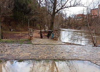 El Ayuntamiento de Cuenca cierra los accesos al paseo fluvial y pide a la ciudadanía que evite transitar por parques, jardines y zonas arboladas