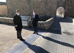 El Ayuntamiento de Cuenca mejora la accesibilidad del entorno del Arco de Bezudo