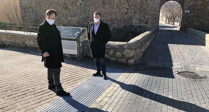 El Ayuntamiento de Cuenca mejora la accesibilidad del entorno del Arco de Bezudo