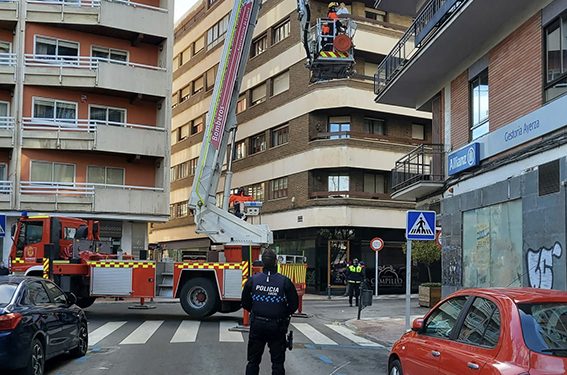 El Ayuntamiento de Cuenca pide extremar la precaución ante el riesgo de desprendimiento de carámbanos de hielo desde tejados y cornisas