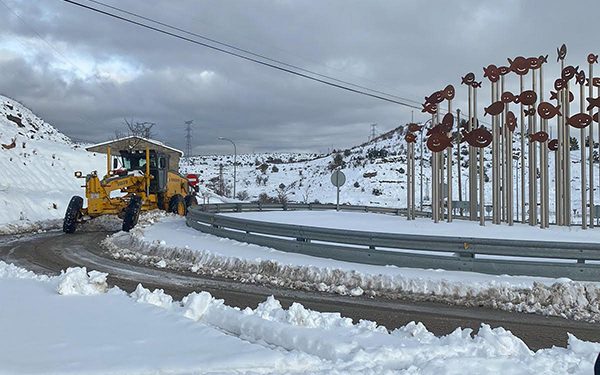 El Ayuntamiento de Trillo despeja con sus medios y operarios las carreteras hasta Azañón, La Puerta, Morillejo, Viana y Valdenaya, incomunicadas desde el sábado 1 El Ayuntamiento de Trillo despeja con sus medios y operarios las carreteras hasta Azañón, La Puerta, Morillejo, Viana y Valdenaya, incomunicadas desde el sábado