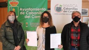 El ganador de la Cesta de Navidad de Cabanillas recogió su premio en el Ayuntamiento