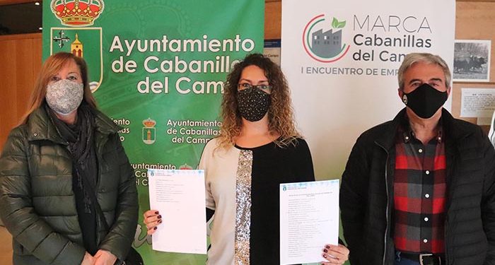 El ganador de la Cesta de Navidad de Cabanillas recogió su premio en el Ayuntamiento