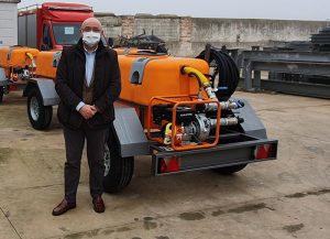 El Gobierno regional entrega a 16 agrupaciones de Protección Civil un remolque con depósito de agua