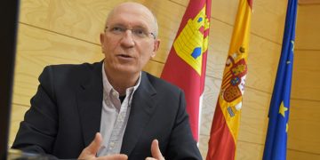 El Gobierno regional expone en Navarra las medidas desarrolladas para hacer frente a la despoblación