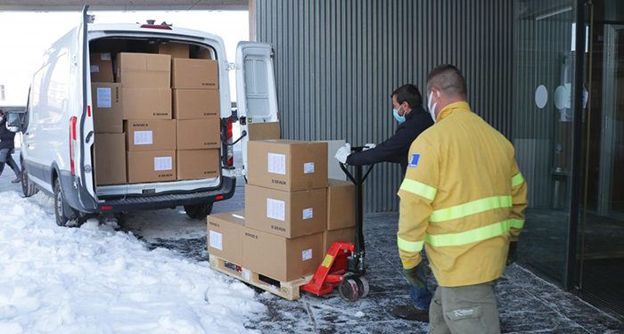 El Gobierno regional ha distribuido esta semana cerca de 700.000 de artículos de protección para profesionales sanitarios