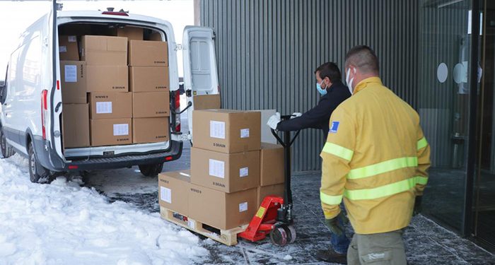 El Gobierno regional ha distribuido esta semana más de 300.000 de artículos de protección para profesionales sanitarios