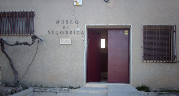 El PP acusa a Valero de ocultar que las grietas de Segóbriga son de 2008 y que han reaparecido por un mal arreglo de la Junta