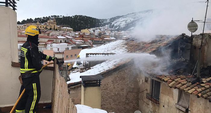 En torno a 15 horas duró la intervención de los Bomberos del Ayuntamiento de Cuenca en el incendio en las inmediaciones del Almudí