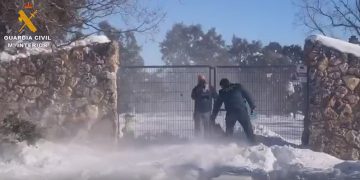 La Guardia Civil en Guadalajara evacua en helicóptero a dos personas y auxilia a otras tres que se encontraban aislados