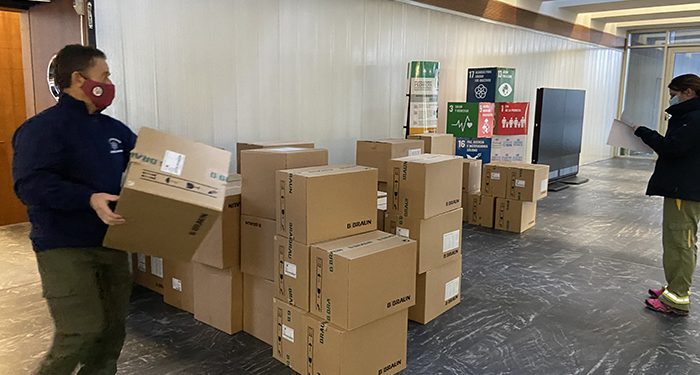 La Junta ha repartido esta semana cerca de otro medio millón de artículos de protección para profesionales sanitarios