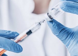 La Junta prevé llegar a inmunizar a más de 100.000 personas frente a la Covid-19 en la primera fase de la estrategia de vacunación