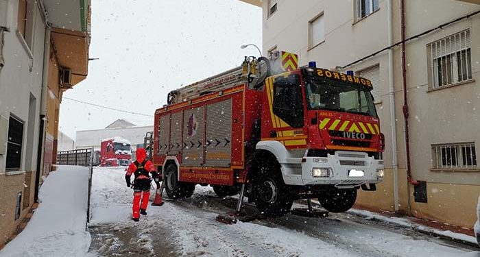 Los bomberos de la Diputación de Cuenca han realizado 112 intervenciones de prevención para evitar la caída de nieve y hielo