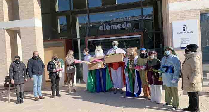 Los Reyes Magos no han faltado a su cita con Sigüenza, por primera vez acompañados por la Banda de Música