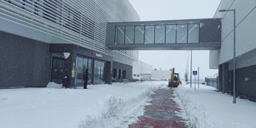 Montepino ayuda en los trabajos de limpieza de nieve y hielo en polígonos de Guadalajara