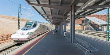 Renfe pone el lunes a la venta billetes de Ave a 15 euros durante dos semanas