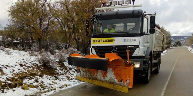 La Diputación de Cuenca moviliza seis quitanieves y pone en alerta a cinco equipos de GEACAM para actuar en la sierra 1 Suspendidas para este miércoles todas las rutas escolares de la provincia de Cuenca debido a la nieve acumulada y las heladas previstas para las próximas horas